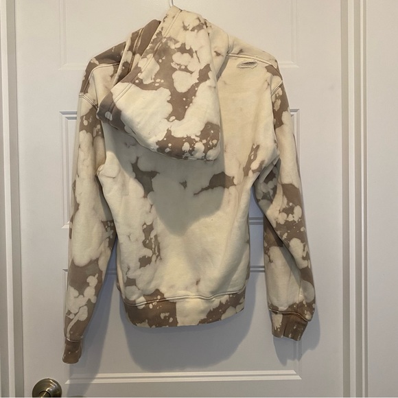 Aritzia TNA Taupe Cream Distressed Tie Dye Cowhide Cozy Fleece Hoodie Size M - Picture 7 of 14